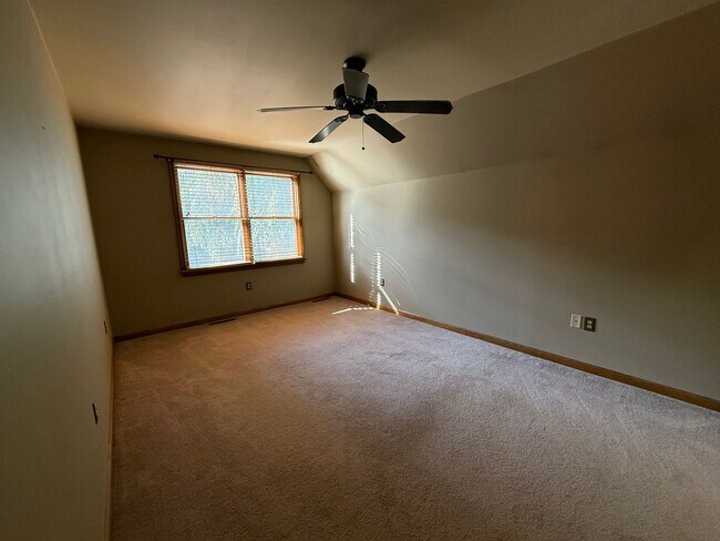 Building Photo - 1278 Valley Rd