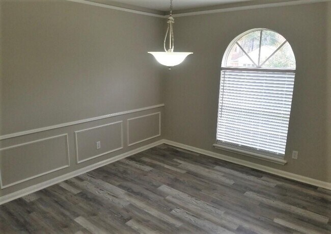 Building Photo - 17603 Butte Creek Rd