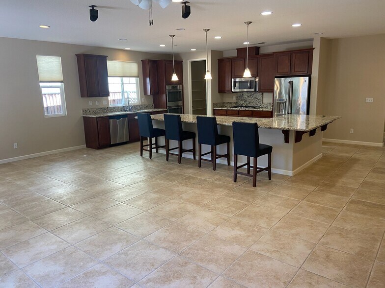 Building Photo - 691 N Oliveto Dr