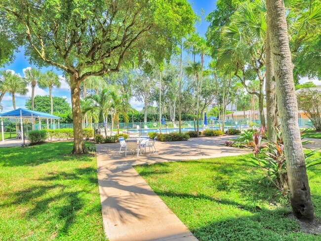 Building Photo - 1000 St Charles Pl