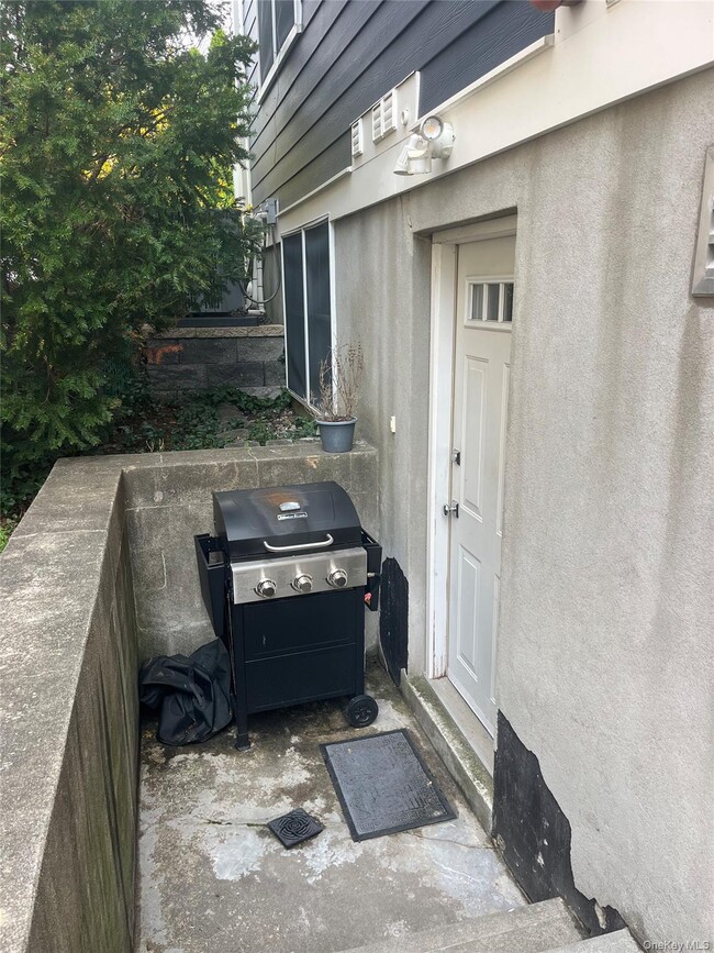 Building Photo - 70 Henry Ave