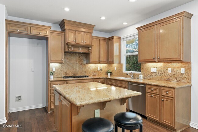 Building Photo - 4659 Cielo Cir