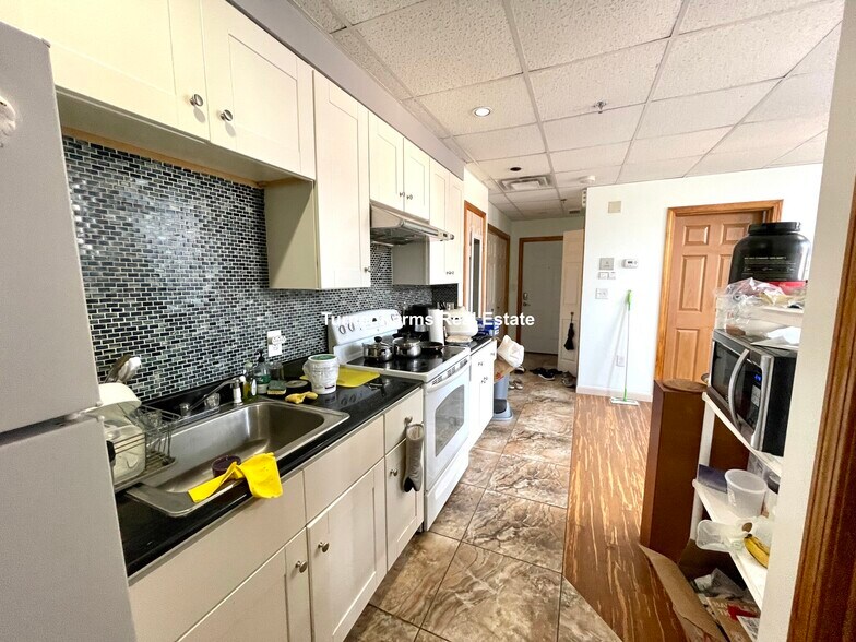 Primary Photo - 72 Kneeland St