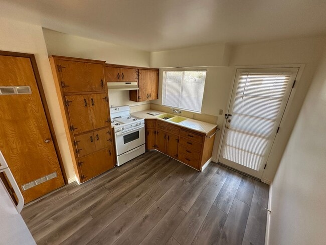 Building Photo - Cute 2 Bd 1Ba Unit NE Santa Maria
