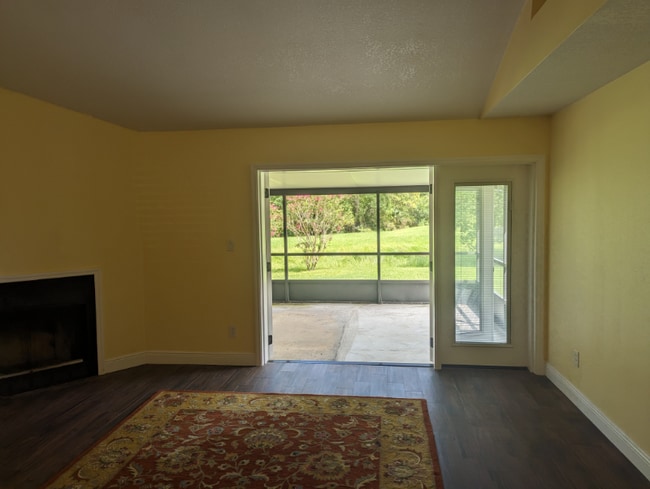 Building Photo - 1043 Weaver Dr