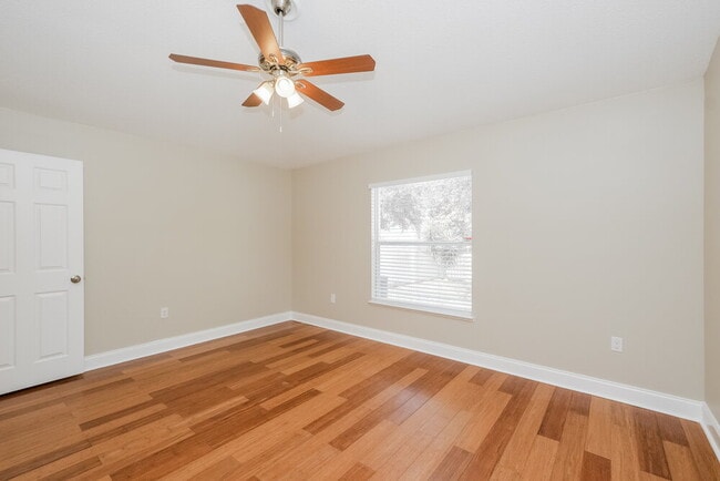 Building Photo - 1018 Brenton Leaf Dr