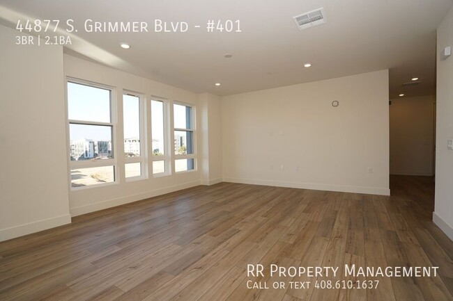 Building Photo - Brand New Top Floor Condo in Excellent Fre...