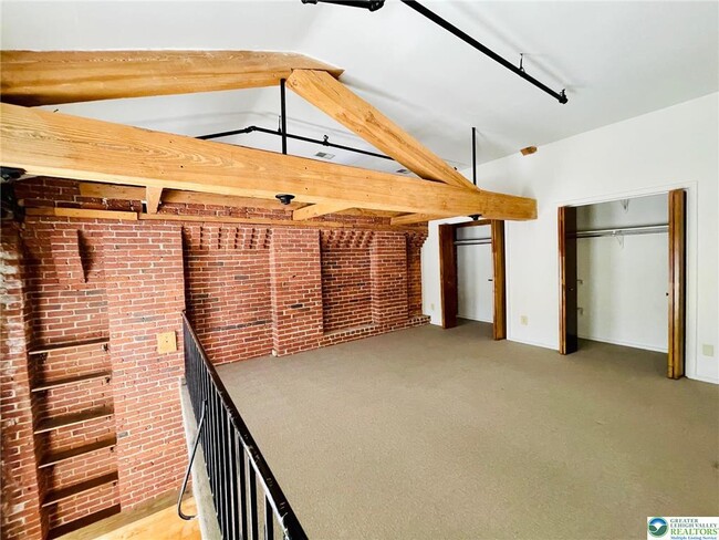Building Photo - 103 Race St