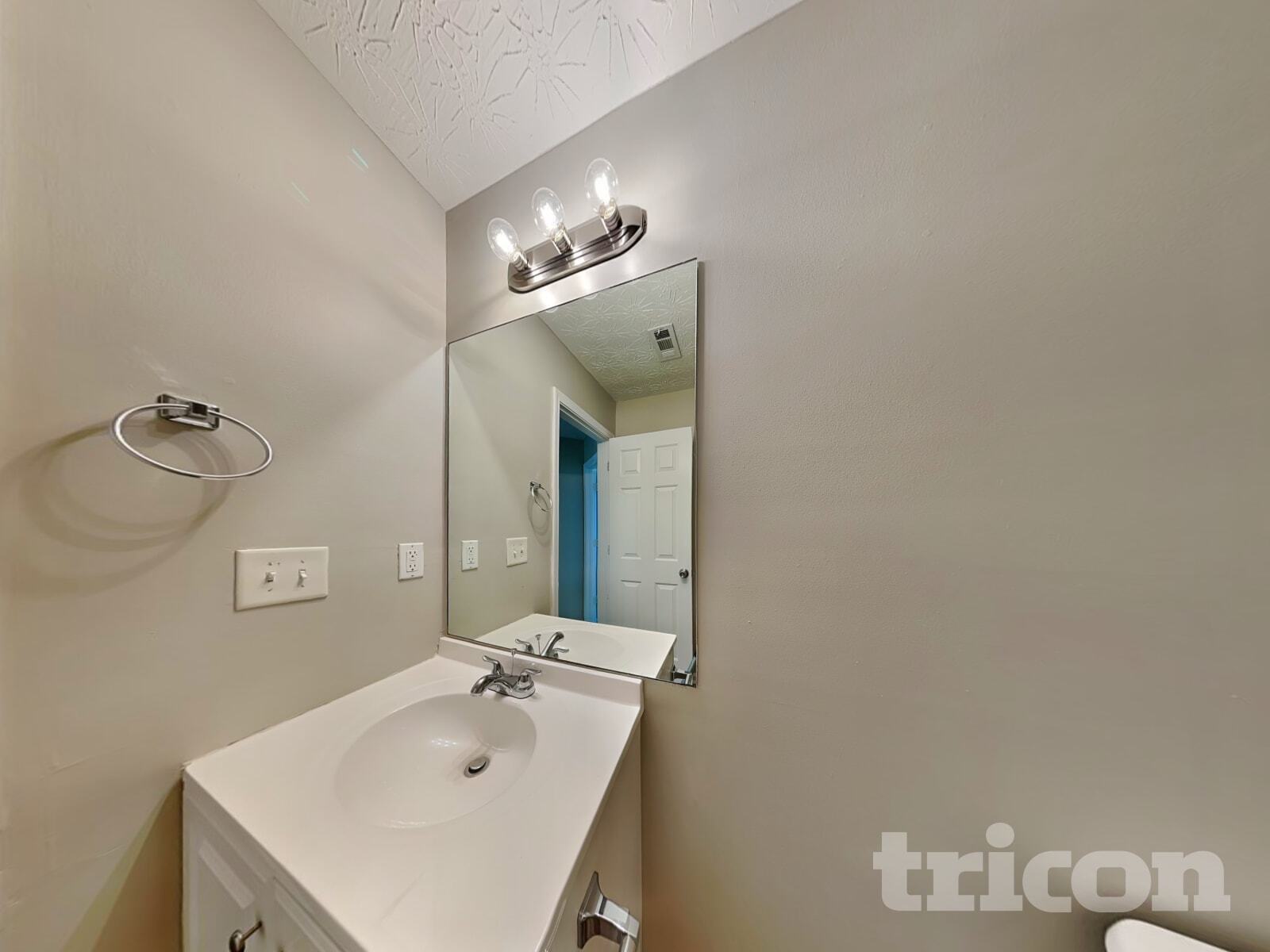 Building Photo - 305 Sarasota Ln