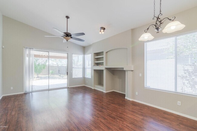 Building Photo - 230 S Pineview Pl