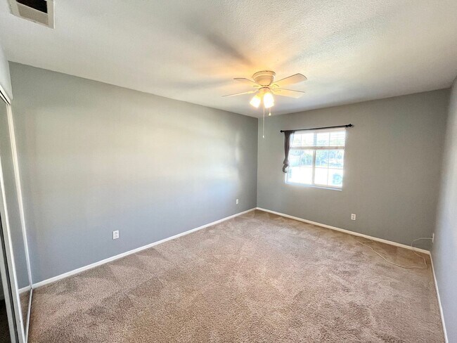 Building Photo - Beautiful 3B/2.5BA House w/ Large Yard, W/...