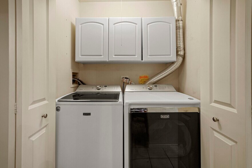 Building Photo - 20 Peach Tree Ln