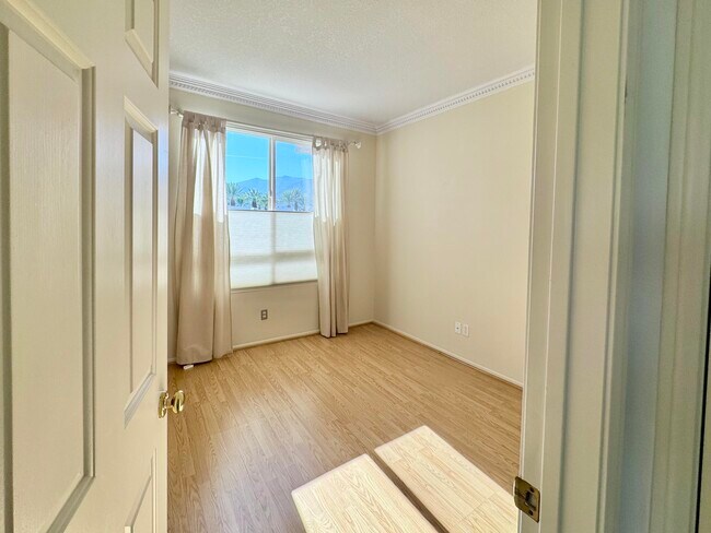 Building Photo - 401 El Cielo Rd