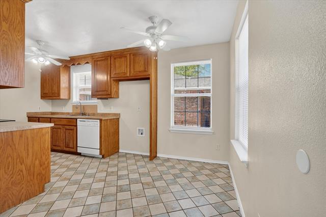 Building Photo - 509 W Cedar St