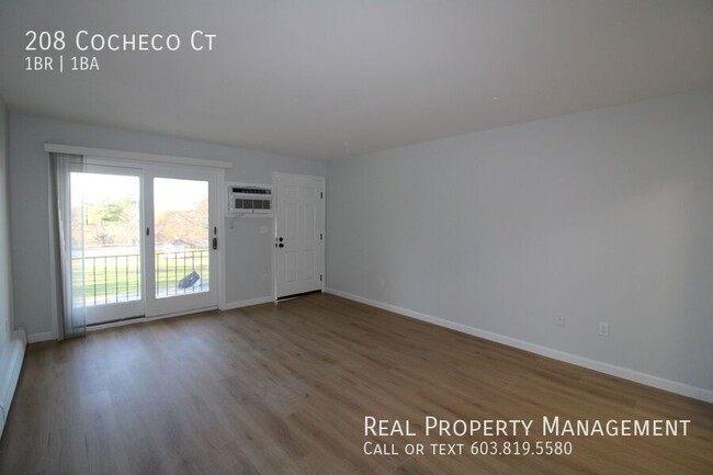 Building Photo - Nicely Updated Cocheco Court Condo with He...