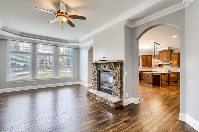 Building Photo - 5 Bedroom single family home in Mooresville