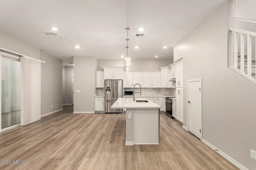 Building Photo - 1476 E Shannon St