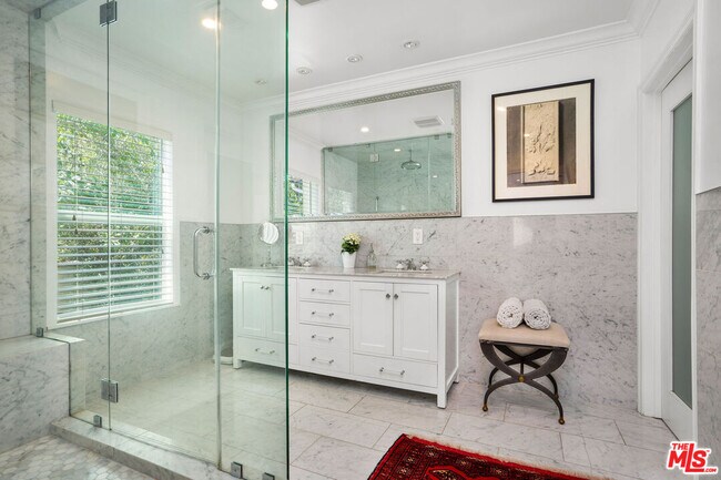 Building Photo - 4734 Los Feliz Blvd