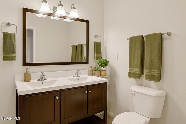 Building Photo - 4016 Camelot Heights Dr