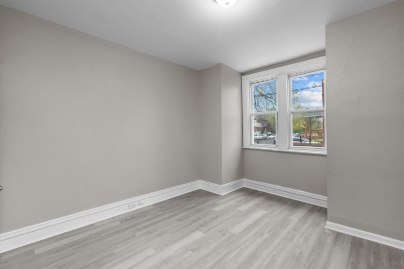 Building Photo - 6040 Maple Ave
