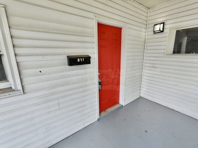 Building Photo - 817 S Main St