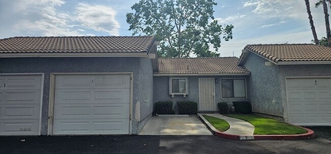 Primary Photo - 9505 Arlington Ave
