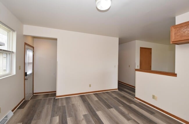 Building Photo - 3042 Hamlin Ave