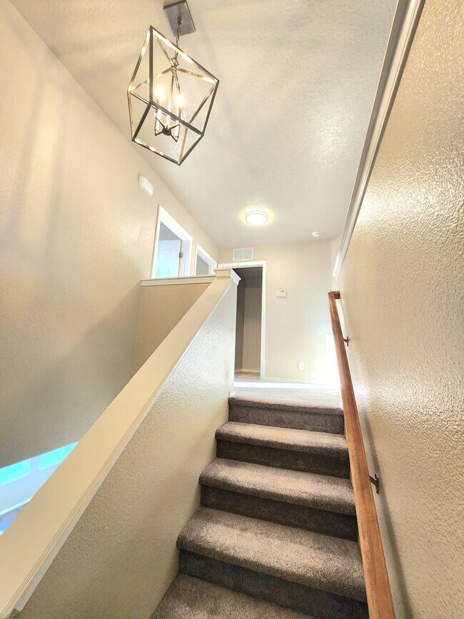 Building Photo - Move In Special- $500.00