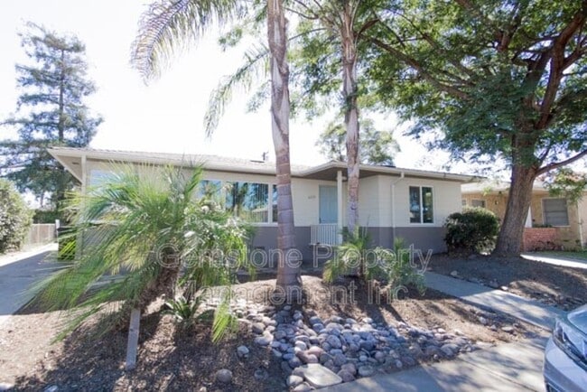 Building Photo - 6203 Mesita Dr