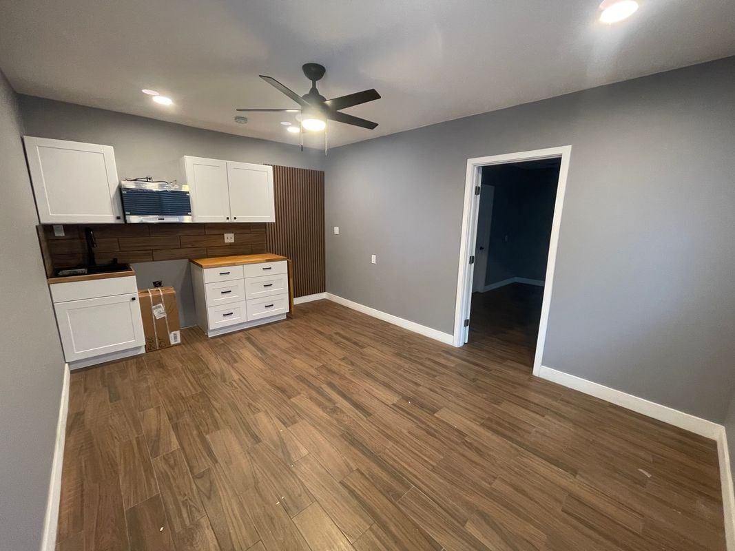 Building Photo - 15947 Amber Valley Dr