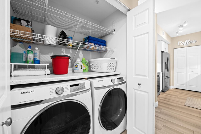 Building Photo - 720 S Sapodilla Ave