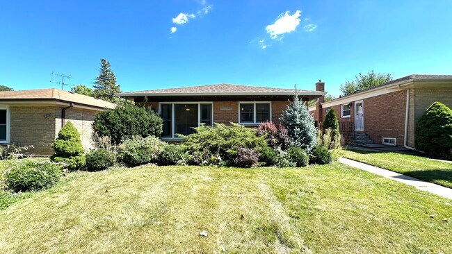 Primary Photo - 9239 Lawler Ave