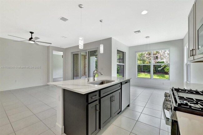 Building Photo - 12756 SW Clear Water Way