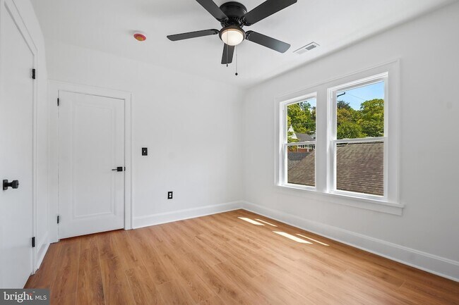 Building Photo - 5309 Chesapeake Rd