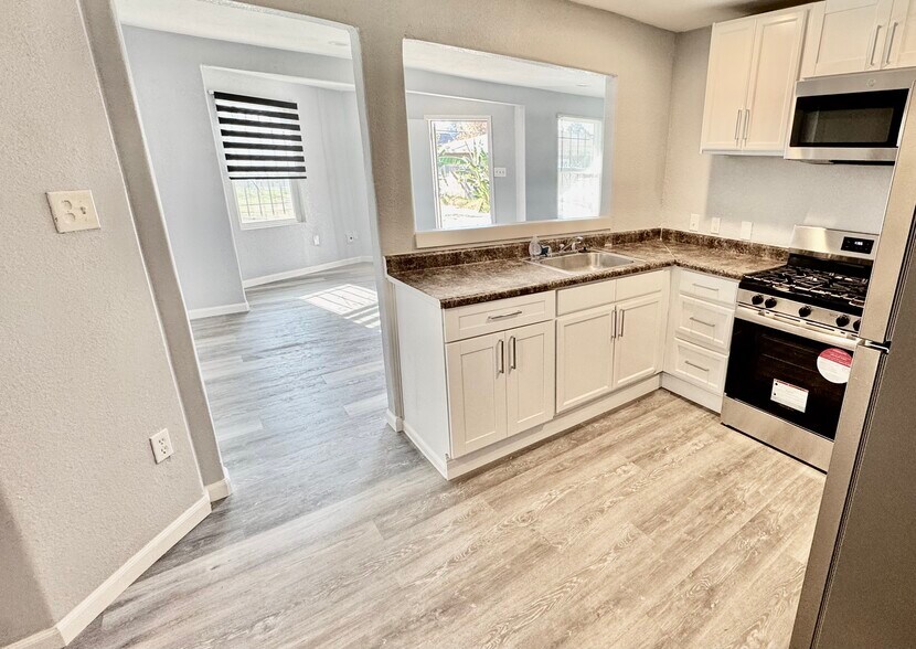 Building Photo - 4225 8th Ave