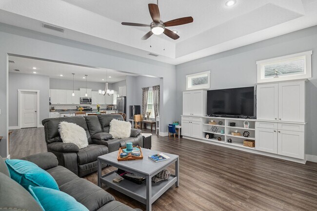Building Photo - Stunning South Pointe 4/3 Home with Solar ...