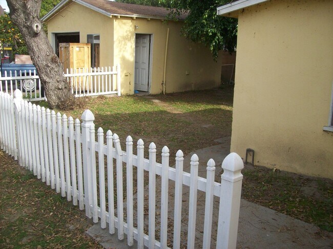 Building Photo - 7025 Dinwiddie St