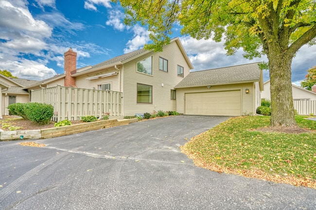 Building Photo - 6 Greenwood Park