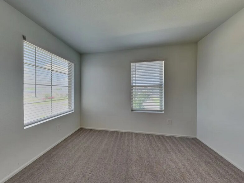 Building Photo - 24142 Laurel Farms Dr