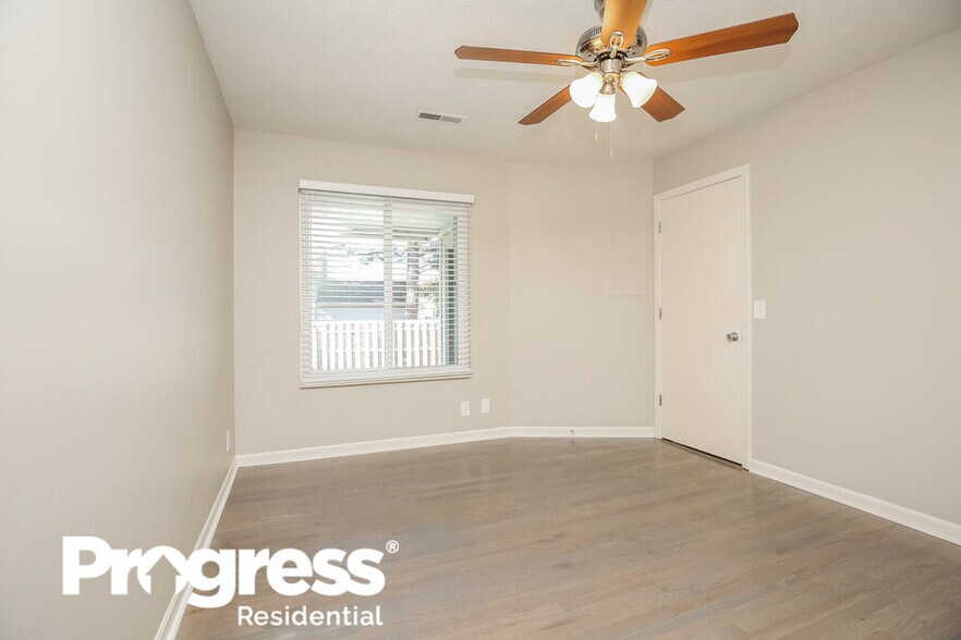 Building Photo - 514 Selsey Ct S