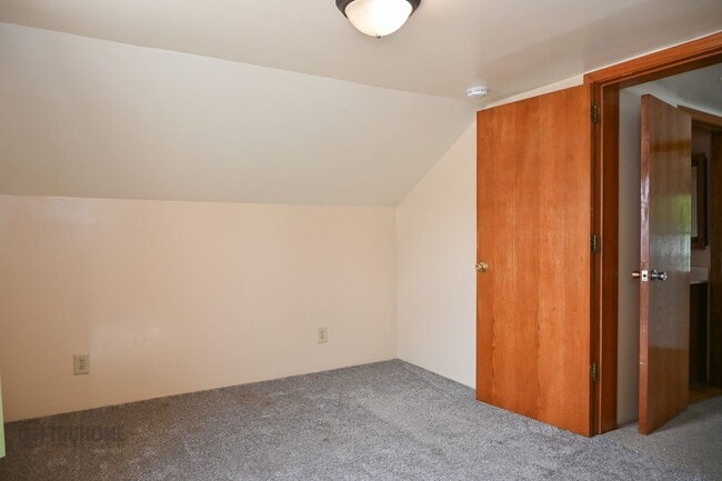 Building Photo - Charming 2 Bed 1 Bath Single Family Home f...