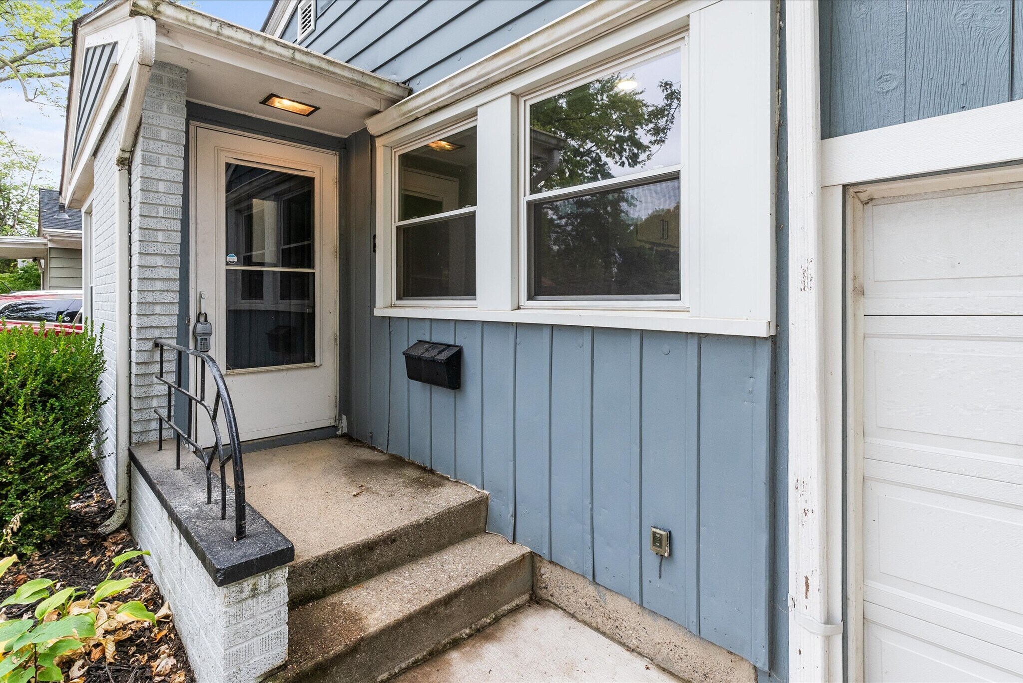 Building Photo - 1027 Curdes Ave