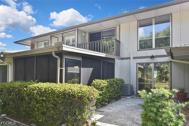 Building Photo - 4295 Island Cir