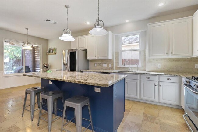 Building Photo - 18121 Whitewater Cove