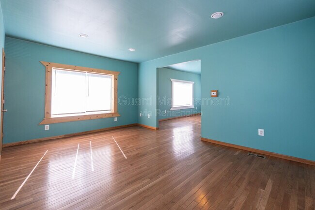 Building Photo - 421 N Emporia Ave