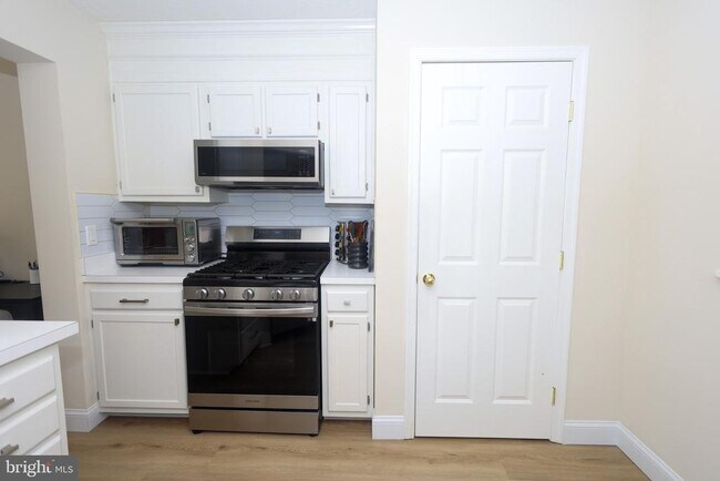 Building Photo - 1424 Falcon Nest Ct