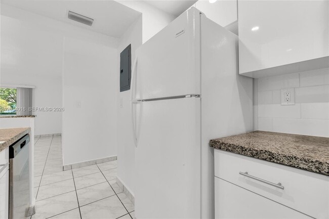 Building Photo - 9354 SW 77th Ave