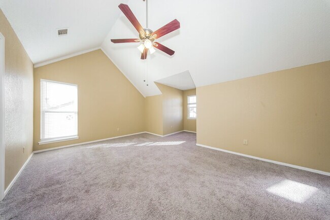 Building Photo - 2108 NE 9th St