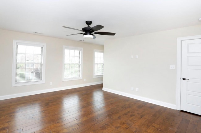 Building Photo - Gorgeous 3 bedroom townhome in Beaumont!