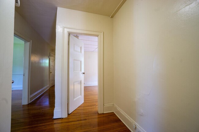 Building Photo - Available 6/1/26 Great Value Hardwood Floo...